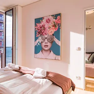 Triiiple Tower Dream With Rooftop-summer-pool , Вена Австрия